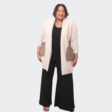 Cardigan grande taille avec poches décoratives et fausse fourrure