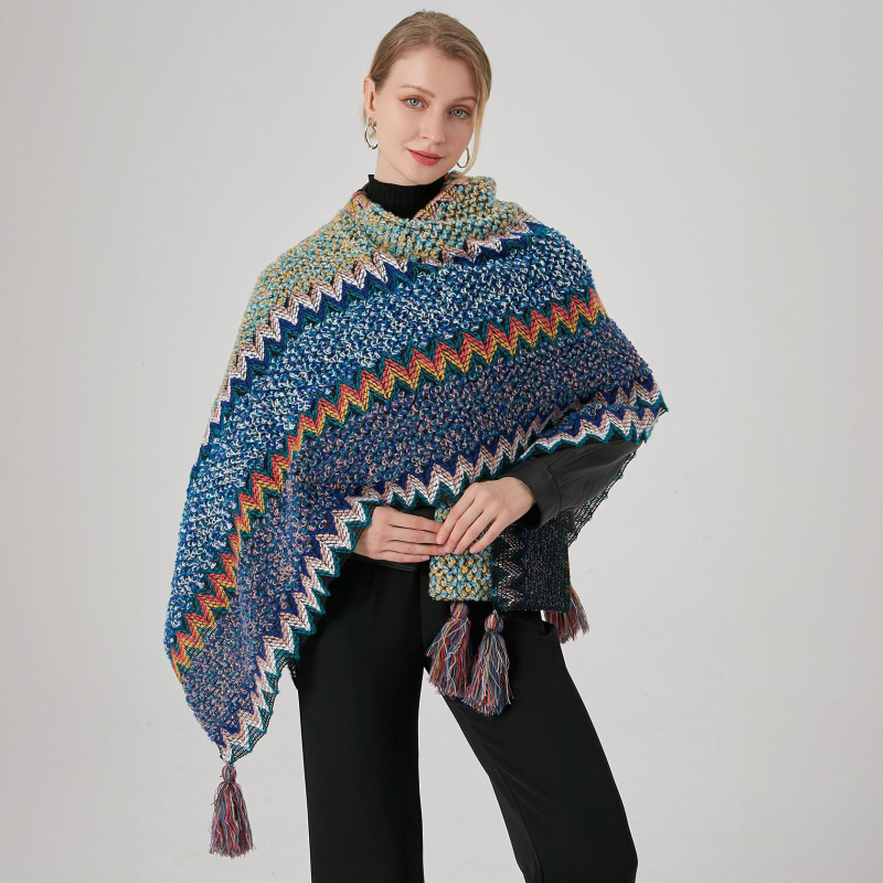 Poncho Multicolore à Motifs Géométriques et Pompons