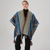 Poncho Multicolore à Motifs Géométriques et Pompons