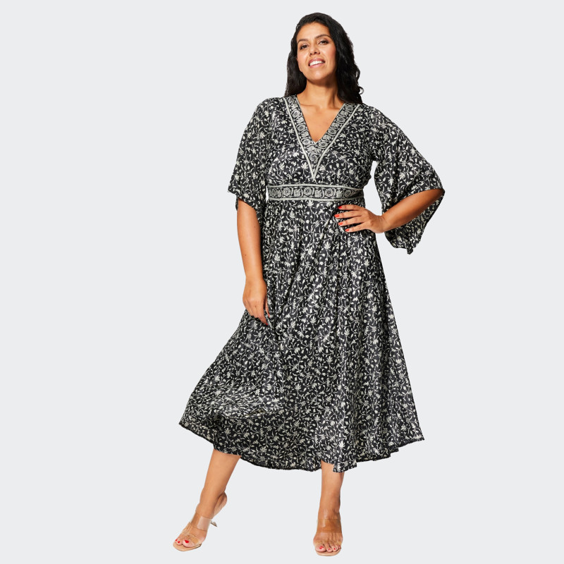 Robe Col V Noire et Blanche Motifs Floraux Grande Taille | EnvydeLive